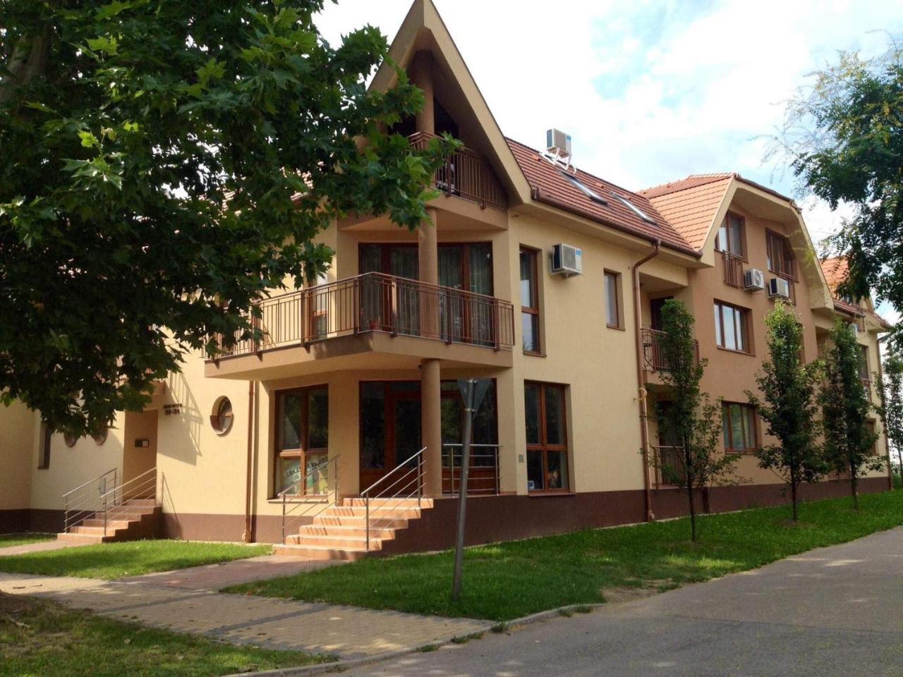 My Home Apartman Гайдусобосло Екстер'єр фото